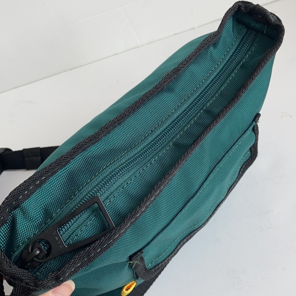 Zara green nylon crossbody fanny pack adjustable strap zip closure front pocket - Picture 7 of 16